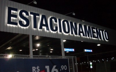 Letra Caixa em Aço Galvanizado com LED por Ilumix Comunicação Visual Curitiba