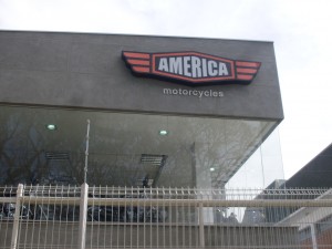 Luminoso em Aço Galvanizado Vazado com Acrílico por Ilumix Comunicação Visual Curitiba