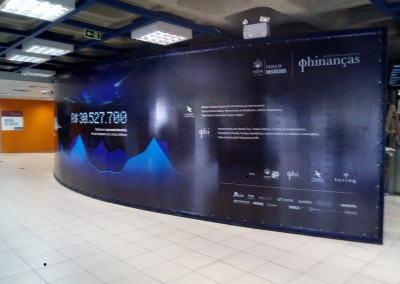 Banner com acabamento bainha e ilhós - Ilumix Comunicação visual